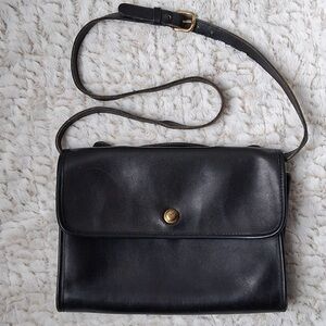 Vintage Coach Black Leather Crossbody Bag N° 011-7016